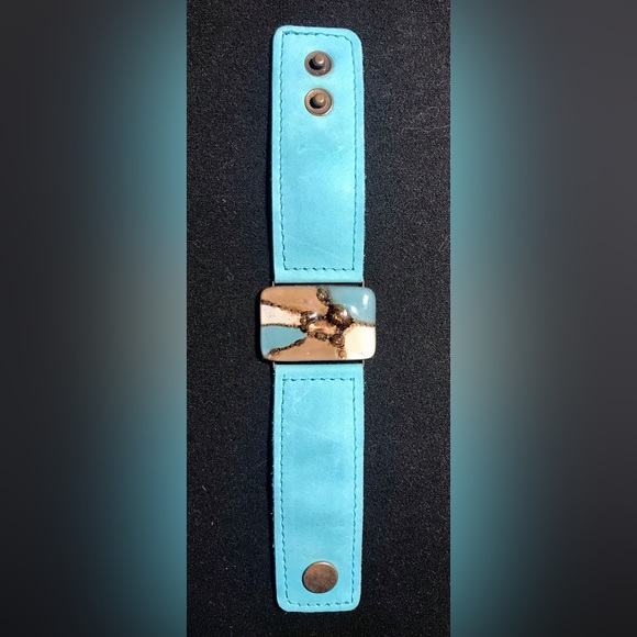 HANDMADE DICHROIC GLASS AND LEATHER CUFF BRACELET - Picture 4 of 6